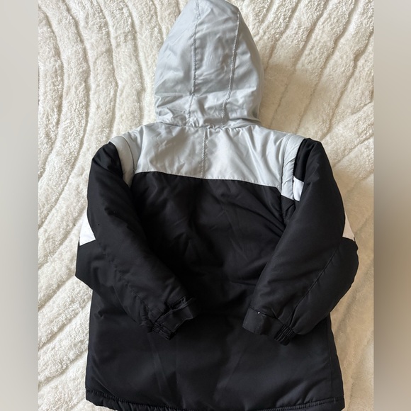 Kids NFL Raiders Jacket with removable sleeves. Turns into a Vest - Picture 5 of 7